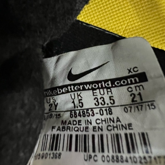 COPY - Nike indoor CR7 soccer shoes - Picture 2 of 4